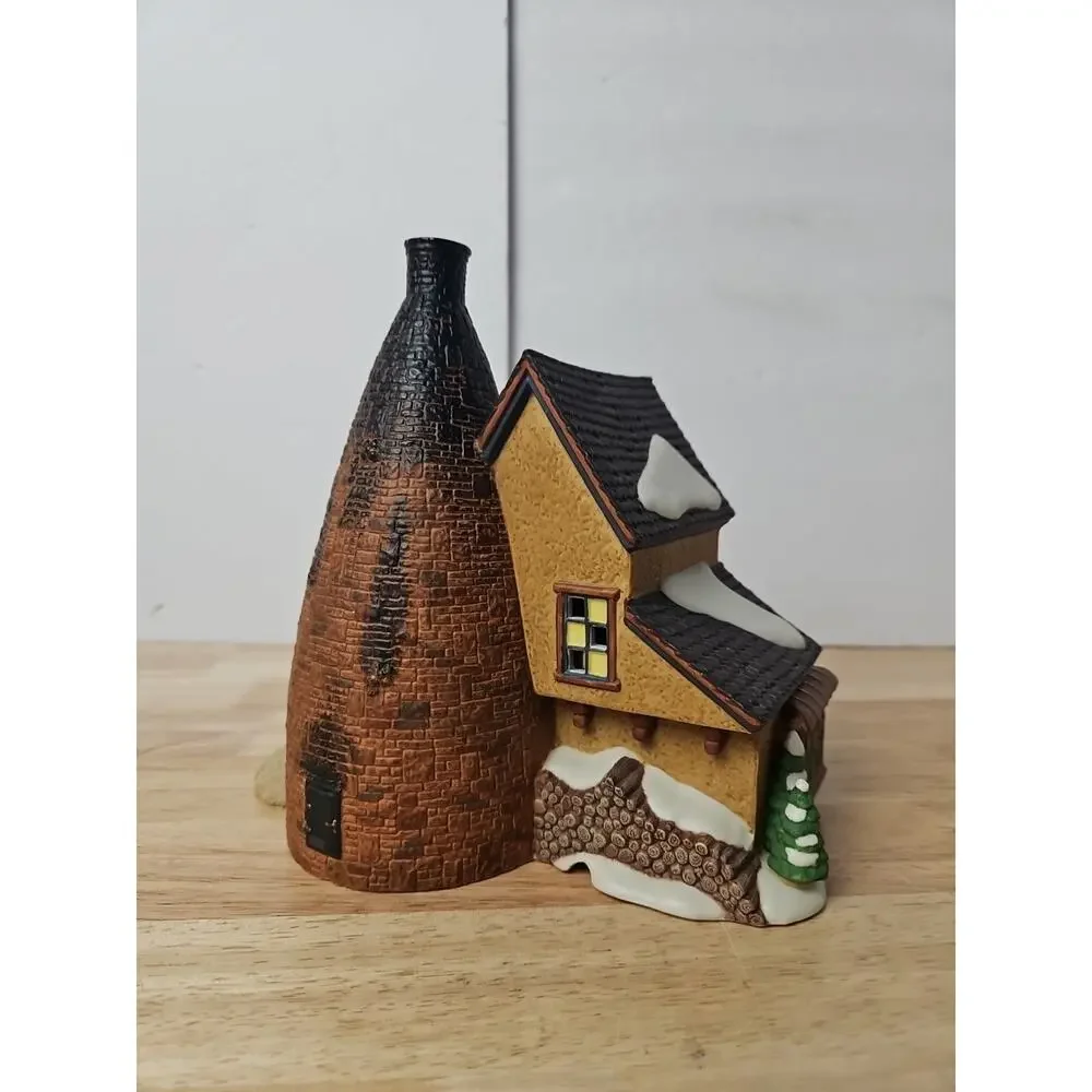 Dept 56 Dickens Village Series Royal Staffordshire Porcelains #58481 Box & Light